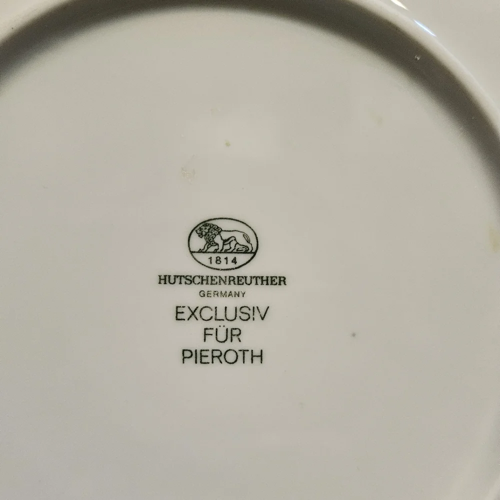 Vintage Hutschenreuther 7.3" porcelain plate, "Der FabBinder" made in Germany. - Picture 4 of 5